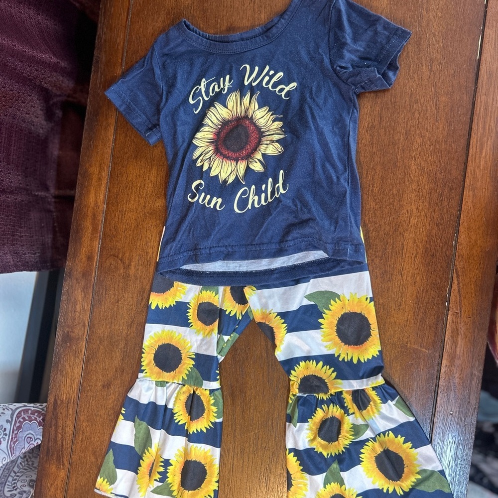 SHEIN Navy Blue Sunflower Graphic Top